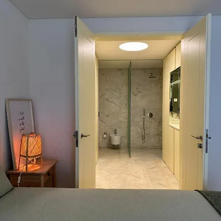Com Varanda E Casa De Banho Privativa * Lisboa