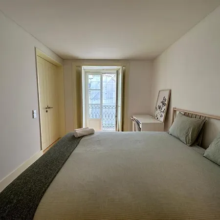 Com Varanda E Casa De Banho Privativa * Lisboa